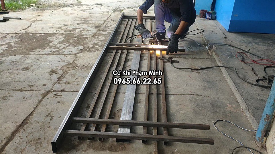 Đơn vị lắp đặt lan can ban công, lan can sắt chuyên nghiệp tại Hà Nội