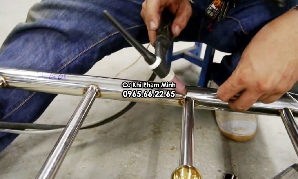 Thợ cơ khí sửa chữa hàn xì inox tại Hà Nội